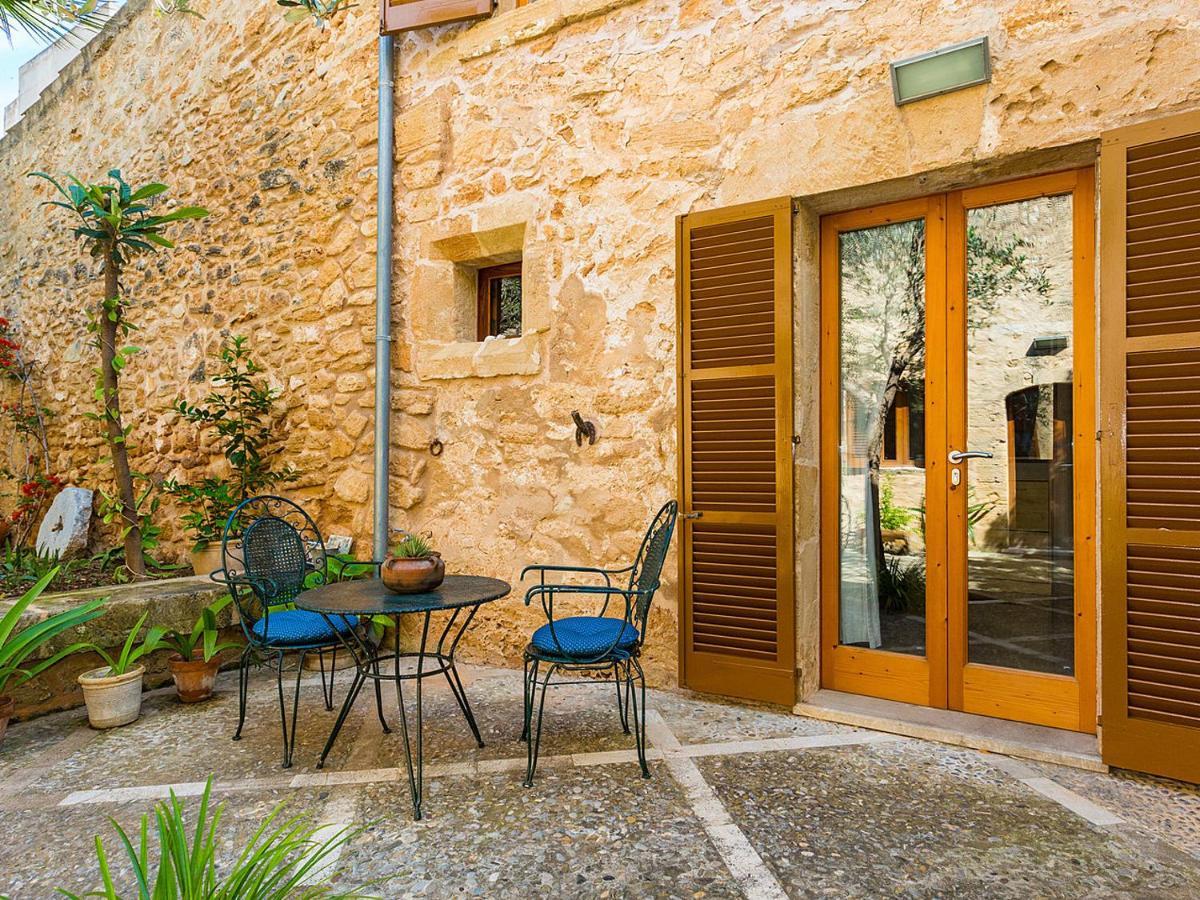 Holiday home Town House Esglesia In *